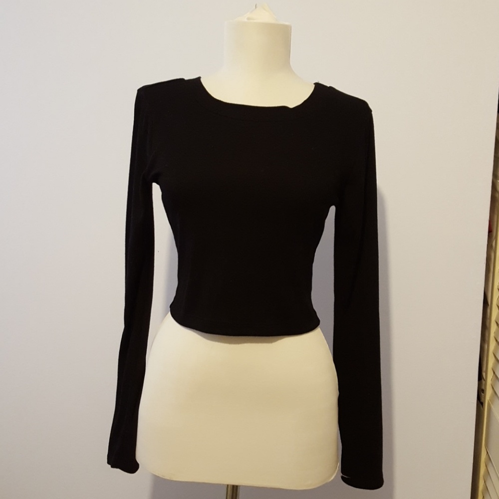 Top/sweater by SOLEMIO LOS ANGELES  size M